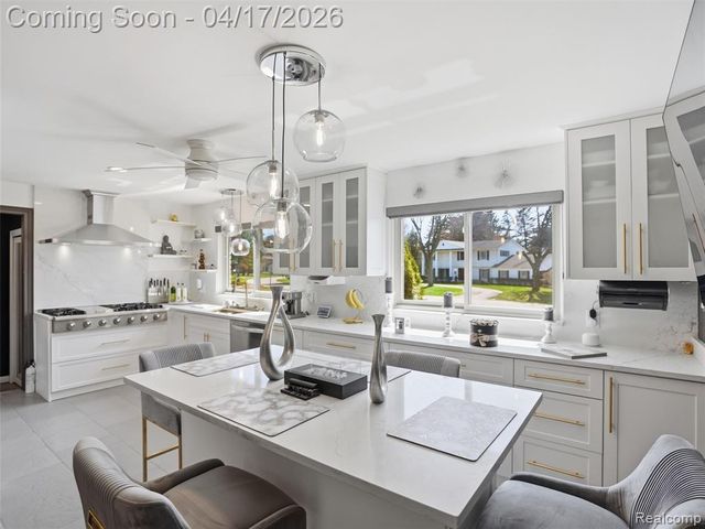 4886 Beacon Hill Drive, Bloomfield Hills, MI 48301