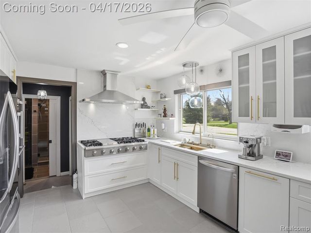 4886 Beacon Hill Drive, Bloomfield Hills, MI 48301
