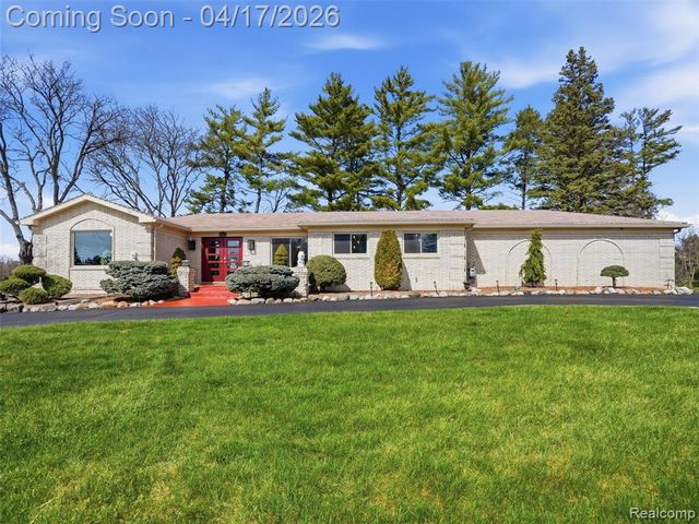 4886 Beacon Hill Drive, Bloomfield Hills, MI 48301