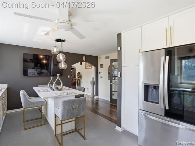 4886 Beacon Hill Drive, Bloomfield Hills, MI 48301
