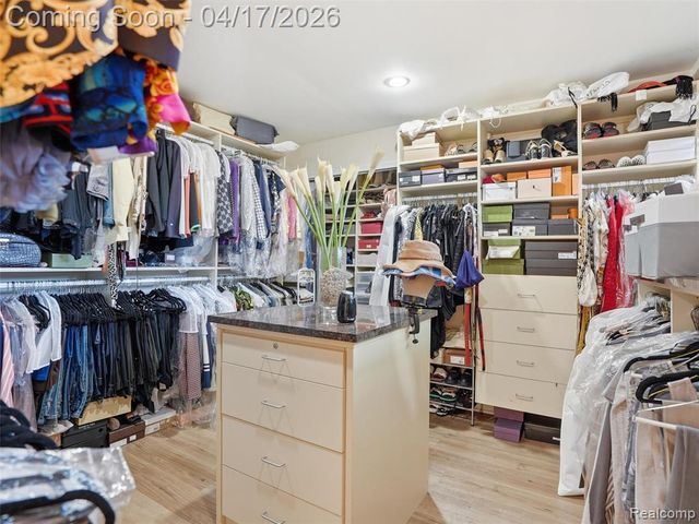 4886 Beacon Hill Drive, Bloomfield Hills, MI 48301