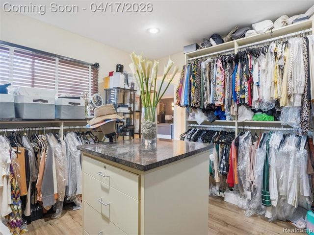 4886 Beacon Hill Drive, Bloomfield Hills, MI 48301
