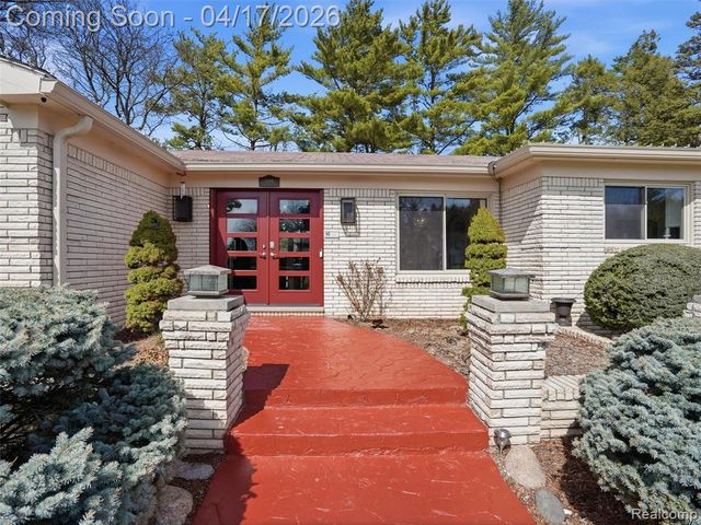 4886 Beacon Hill Drive, Bloomfield Hills, MI 48301