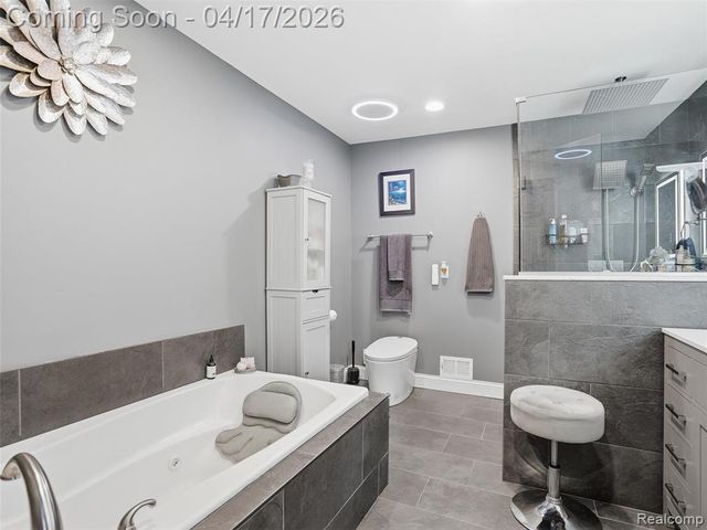 4886 Beacon Hill Drive, Bloomfield Hills, MI 48301