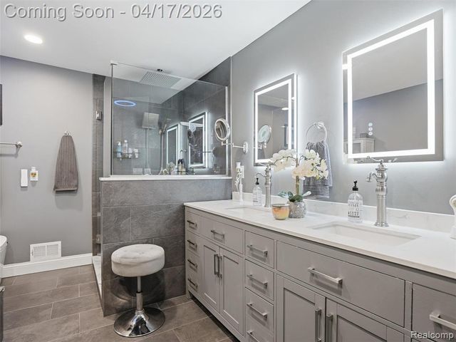 4886 Beacon Hill Drive, Bloomfield Hills, MI 48301