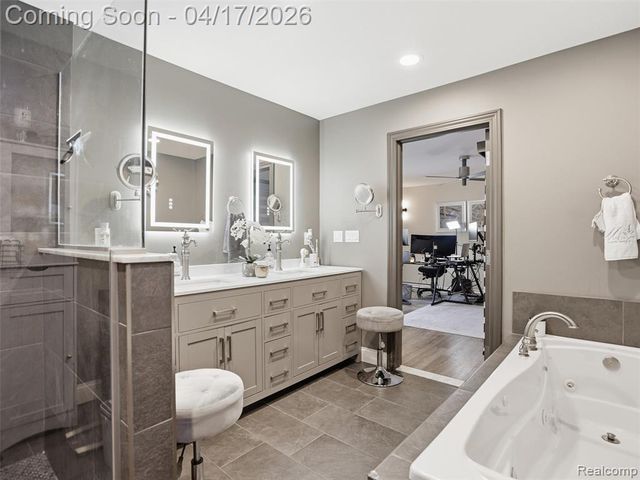 4886 Beacon Hill Drive, Bloomfield Hills, MI 48301