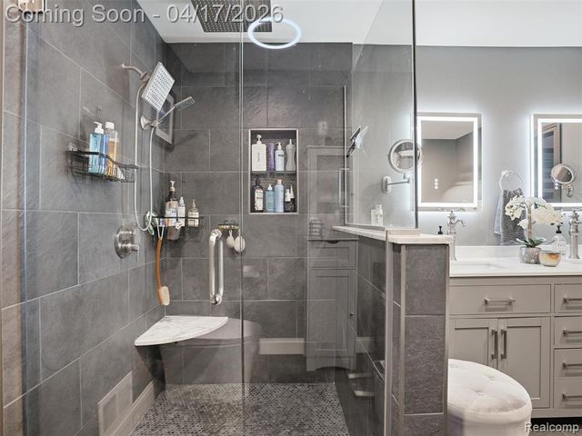 4886 Beacon Hill Drive, Bloomfield Hills, MI 48301