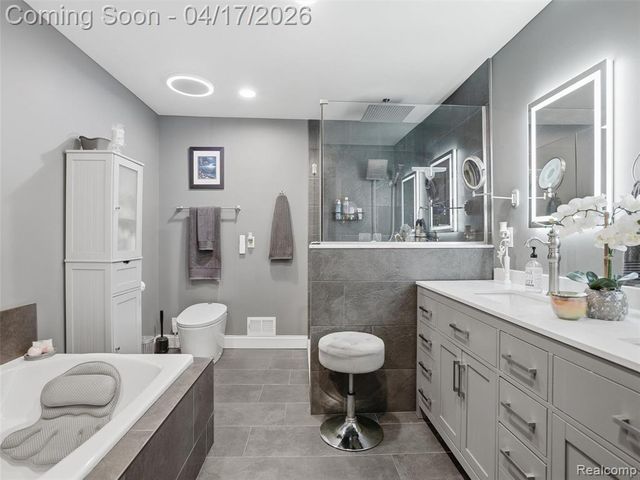 4886 Beacon Hill Drive, Bloomfield Hills, MI 48301