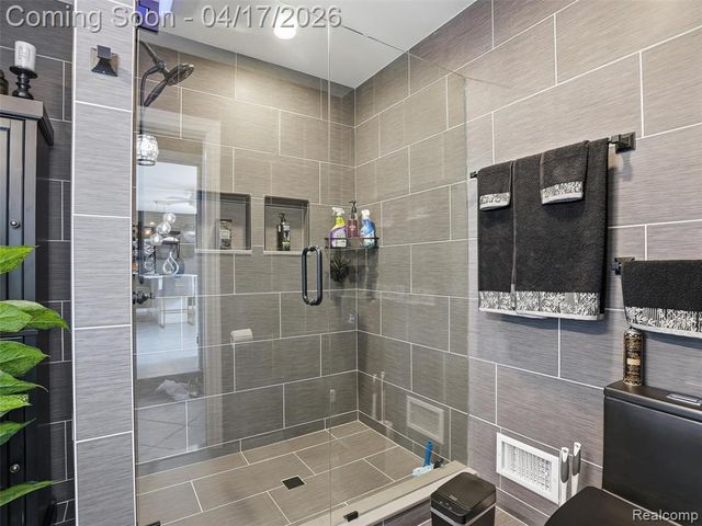 4886 Beacon Hill Drive, Bloomfield Hills, MI 48301