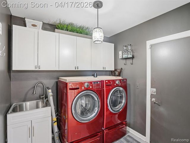 4886 Beacon Hill Drive, Bloomfield Hills, MI 48301