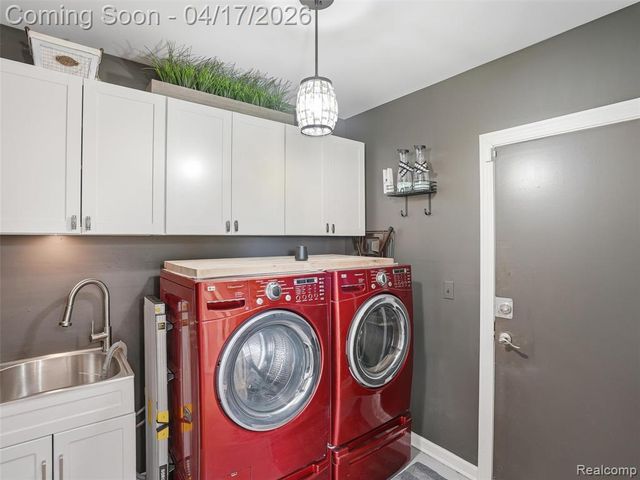 4886 Beacon Hill Drive, Bloomfield Hills, MI 48301