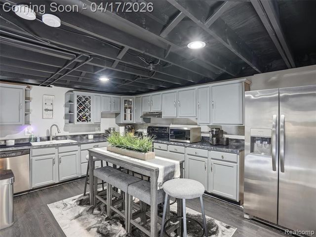 4886 Beacon Hill Drive, Bloomfield Hills, MI 48301