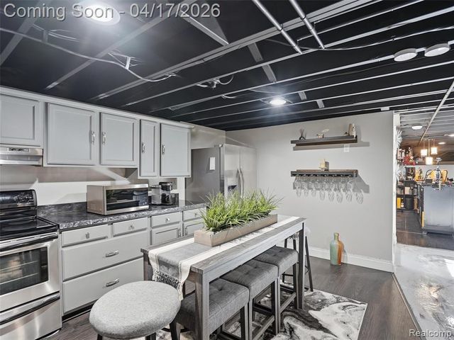 4886 Beacon Hill Drive, Bloomfield Hills, MI 48301