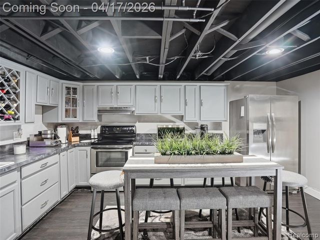 4886 Beacon Hill Drive, Bloomfield Hills, MI 48301