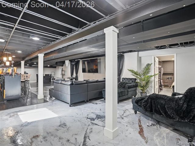 4886 Beacon Hill Drive, Bloomfield Hills, MI 48301