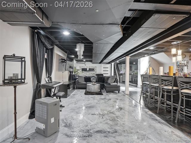 4886 Beacon Hill Drive, Bloomfield Hills, MI 48301