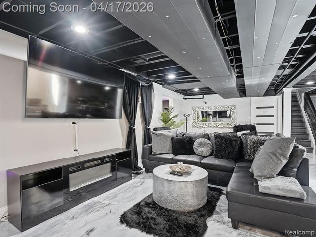 4886 Beacon Hill Drive, Bloomfield Hills, MI 48301