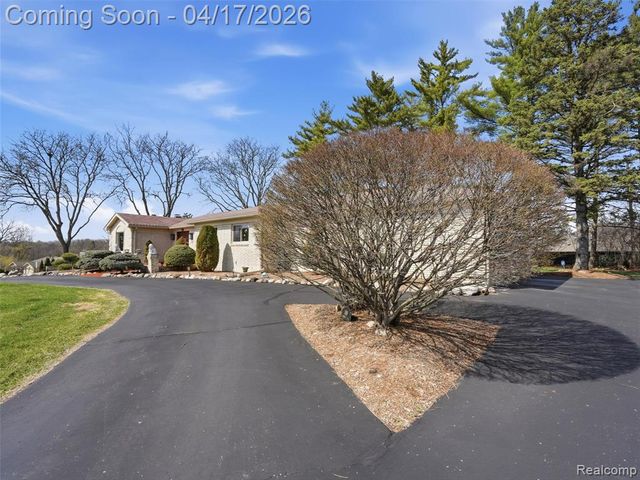 4886 Beacon Hill Drive, Bloomfield Hills, MI 48301