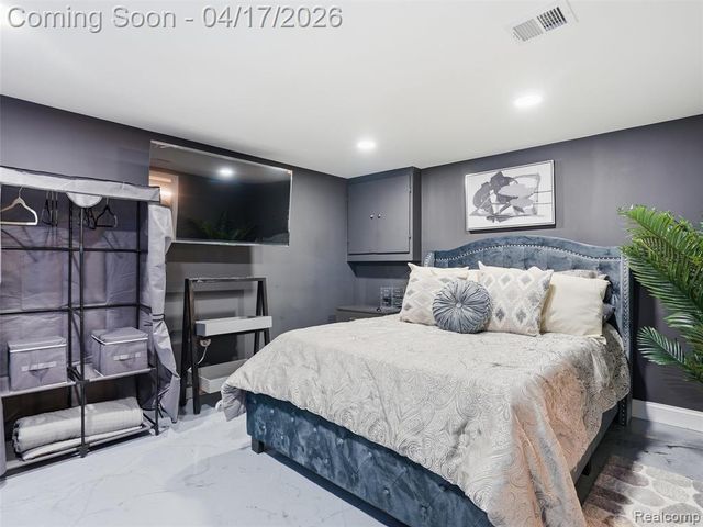 4886 Beacon Hill Drive, Bloomfield Hills, MI 48301