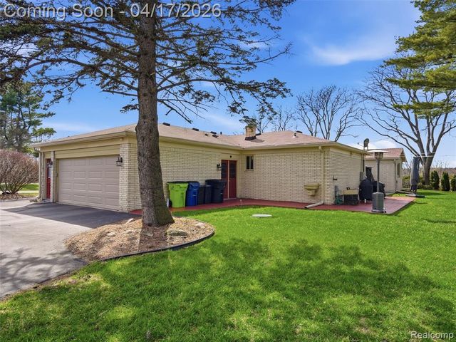 4886 Beacon Hill Drive, Bloomfield Hills, MI 48301
