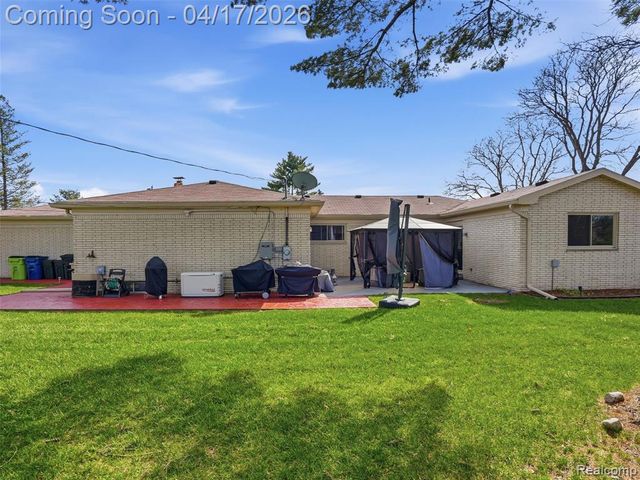 4886 Beacon Hill Drive, Bloomfield Hills, MI 48301