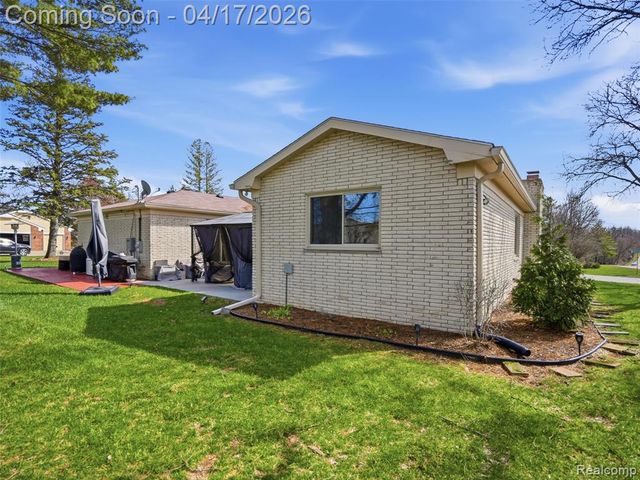 4886 Beacon Hill Drive, Bloomfield Hills, MI 48301