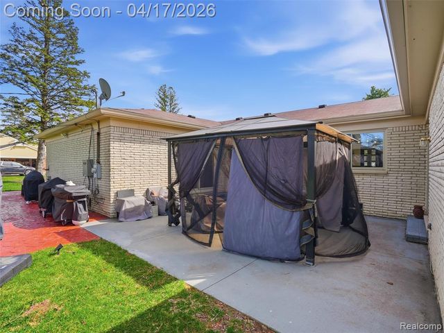 4886 Beacon Hill Drive, Bloomfield Hills, MI 48301