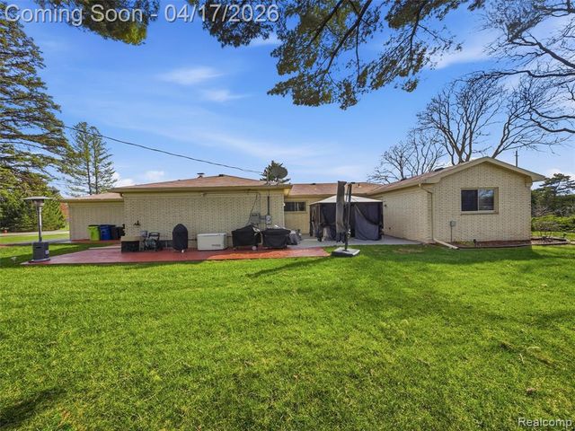 4886 Beacon Hill Drive, Bloomfield Hills, MI 48301