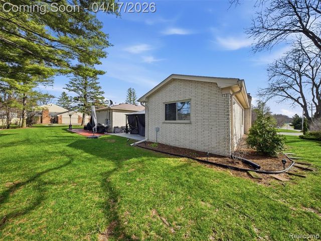 4886 Beacon Hill Drive, Bloomfield Hills, MI 48301