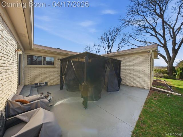 4886 Beacon Hill Drive, Bloomfield Hills, MI 48301