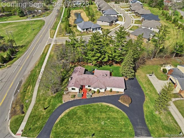4886 Beacon Hill Drive, Bloomfield Hills, MI 48301