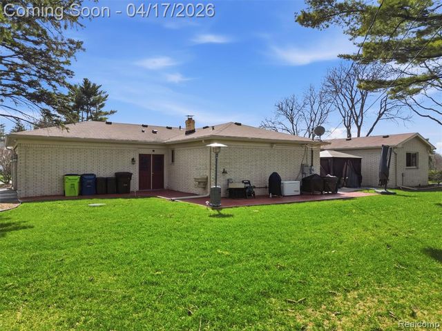 4886 Beacon Hill Drive, Bloomfield Hills, MI 48301