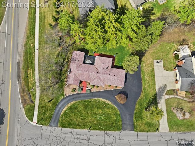 4886 Beacon Hill Drive, Bloomfield Hills, MI 48301