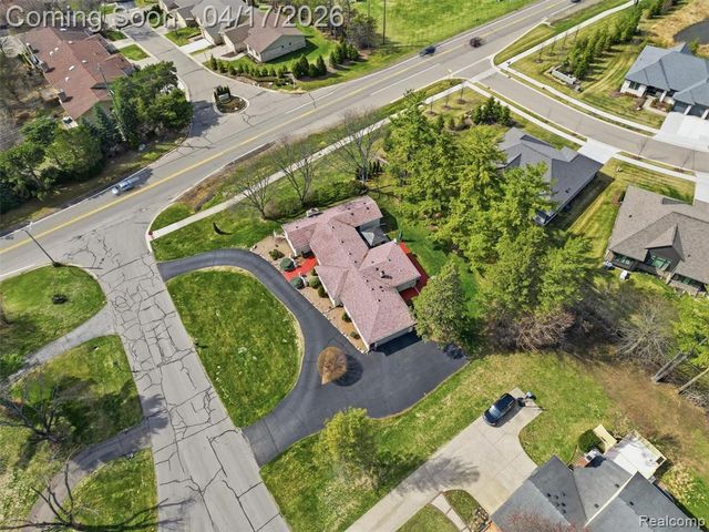 4886 Beacon Hill Drive, Bloomfield Hills, MI 48301