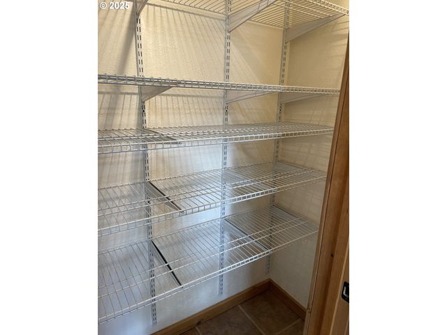 1820 DOGWOOD Ave, Reedsport, OR 97467