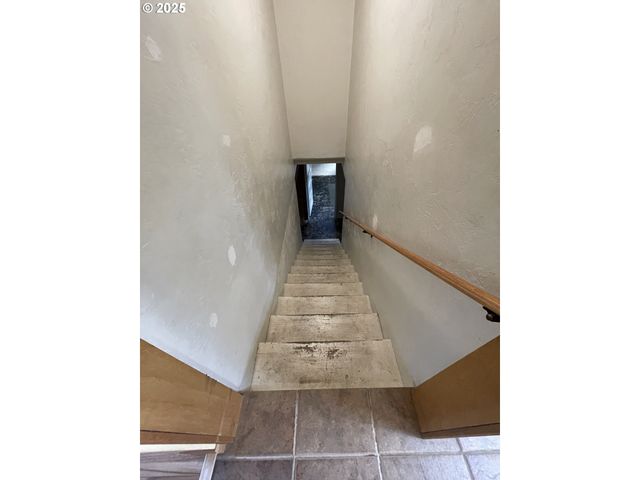 1820 DOGWOOD Ave, Reedsport, OR 97467