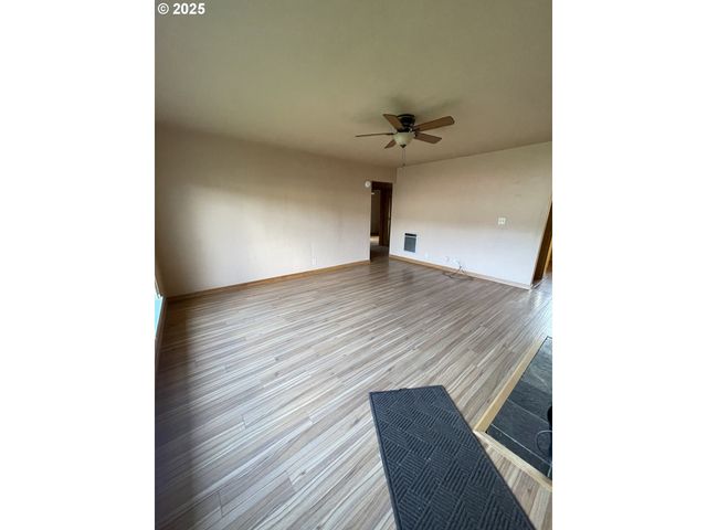 1820 DOGWOOD Ave, Reedsport, OR 97467