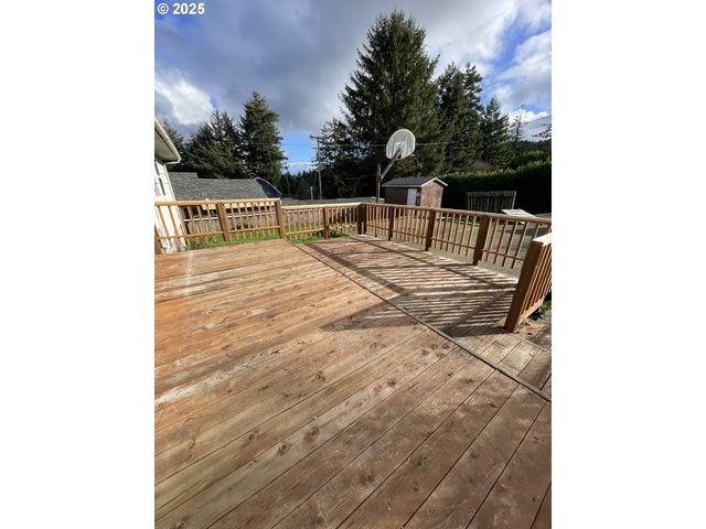 1820 DOGWOOD Ave, Reedsport, OR 97467