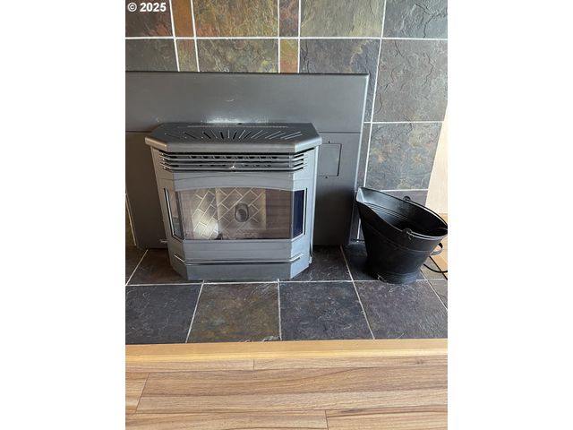 1820 DOGWOOD Ave, Reedsport, OR 97467