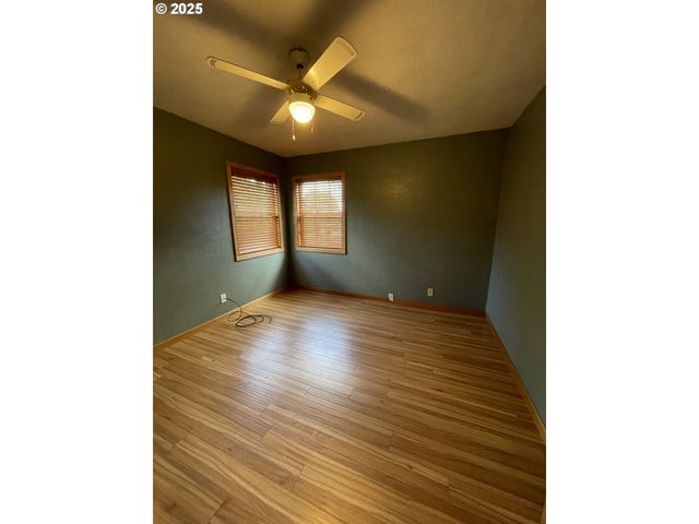 1820 DOGWOOD Ave, Reedsport, OR 97467