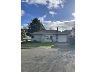 1820 DOGWOOD Ave, Reedsport, OR 97467