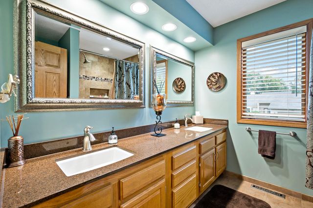 112122 Haering Lane, Chaska, MN 55318
