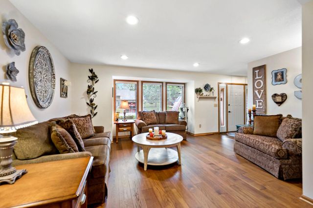 112122 Haering Lane, Chaska, MN 55318