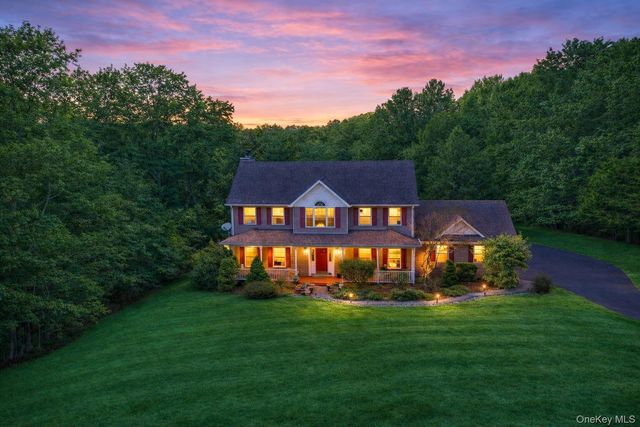 17 Woodridge Drive, Chester, NY 10918