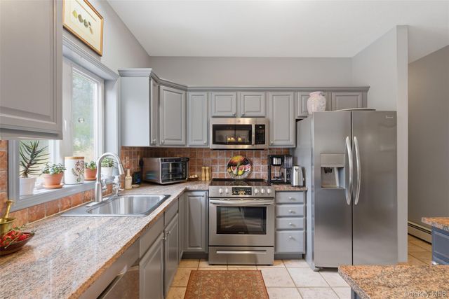 17 Woodridge Drive, Chester, NY 10918