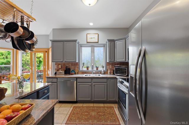 17 Woodridge Drive, Chester, NY 10918
