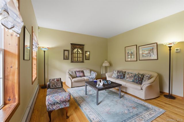 17 Woodridge Drive, Chester, NY 10918