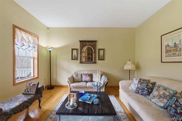17 Woodridge Drive, Chester, NY 10918