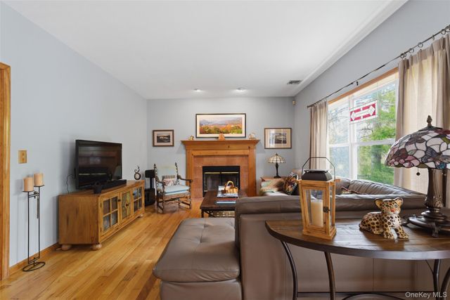 17 Woodridge Drive, Chester, NY 10918