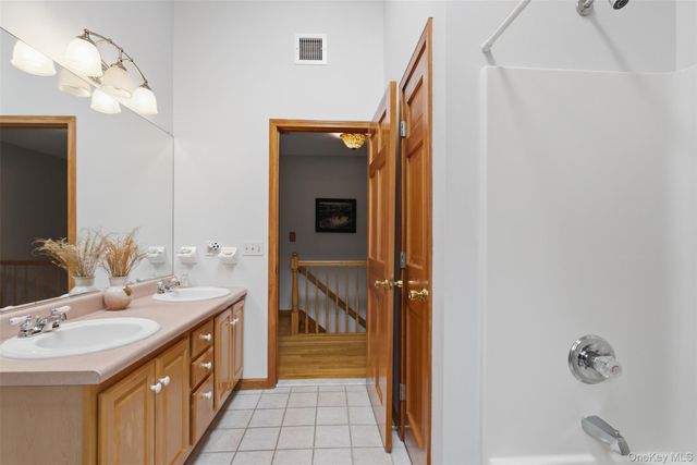 17 Woodridge Drive, Chester, NY 10918